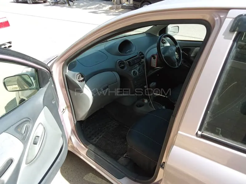 Toyota Vitz 2000 for Sale in Karachi Image-1