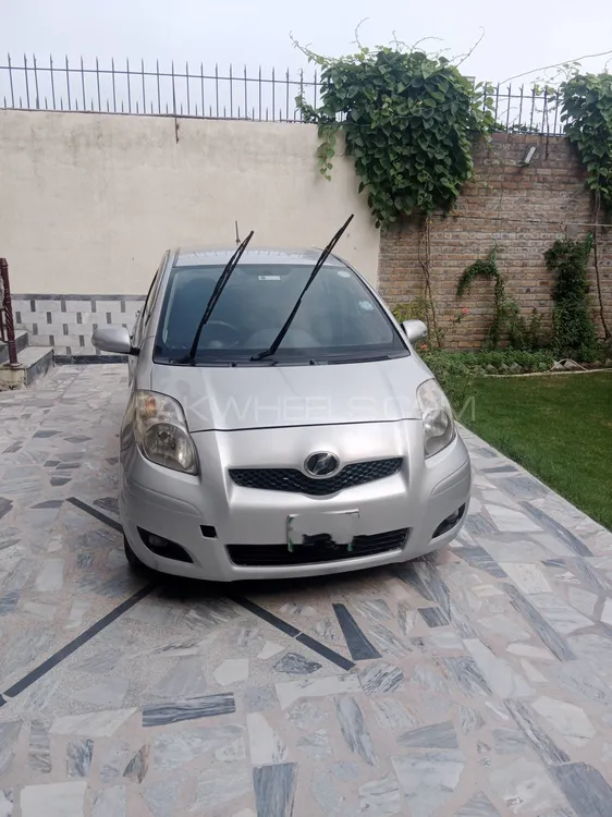 Toyota Vitz 2010 for Sale in Charsadda Image-1