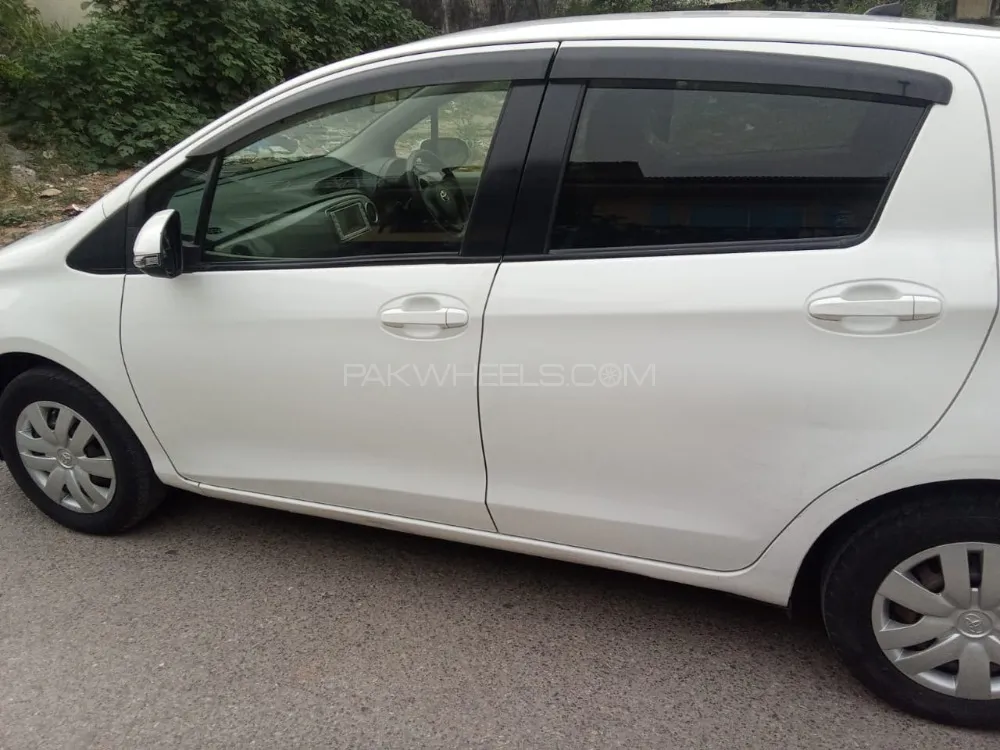 Toyota Vitz 2012 for Sale in Islamabad Image-1