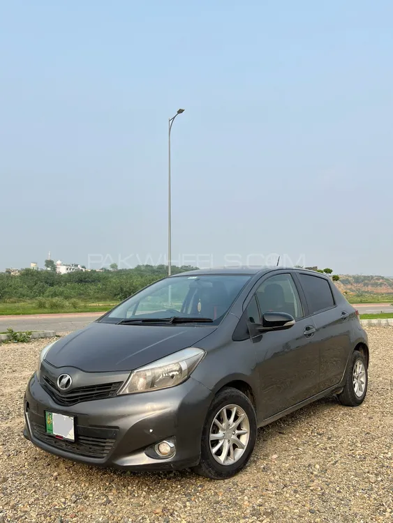 Toyota Vitz 2011 for Sale in Jhelum Image-1