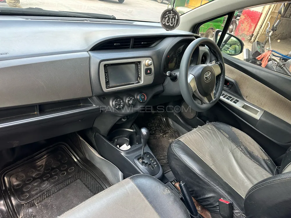 Toyota Vitz 2015 for Sale in Lahore Image-1