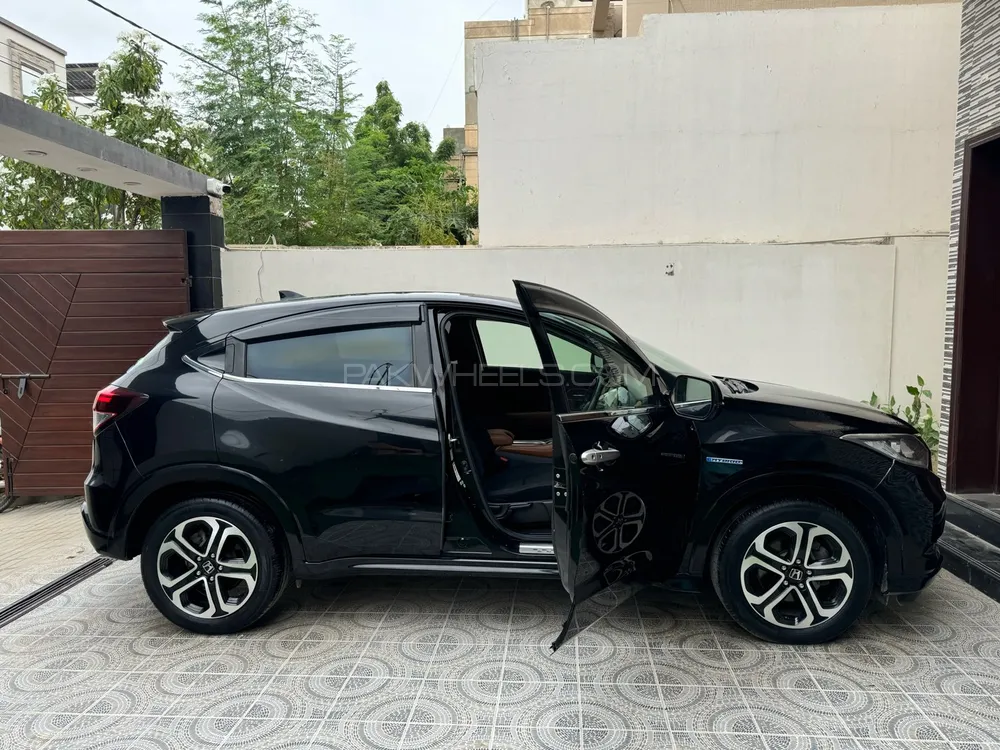 Honda Vezel 2014 for Sale in Karachi Image-1
