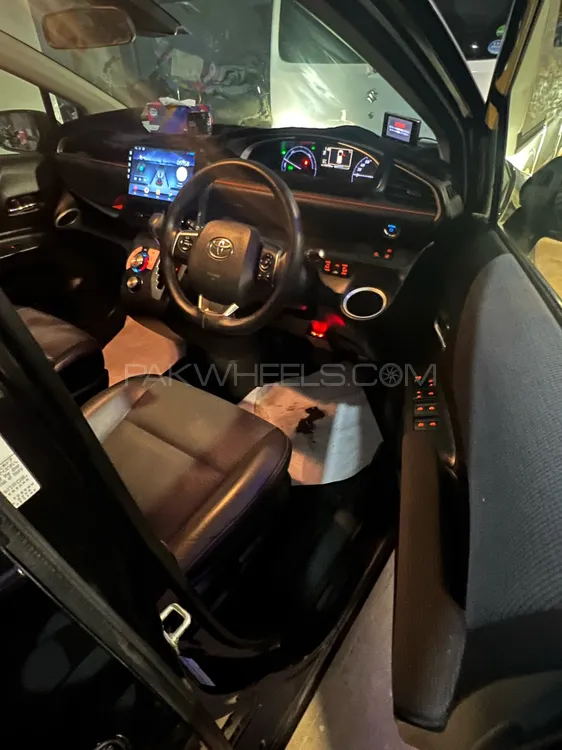 Toyota Sienta 2018 for Sale in Karachi Image-1