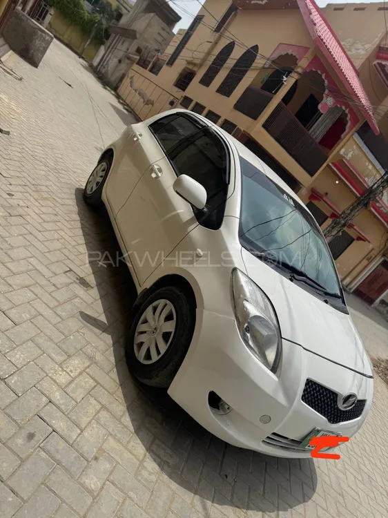 Toyota Vitz 2005 for Sale in D.G.Khan Image-1
