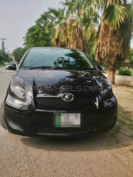 Toyota Vitz 2010 for Sale in Lahore Image-1