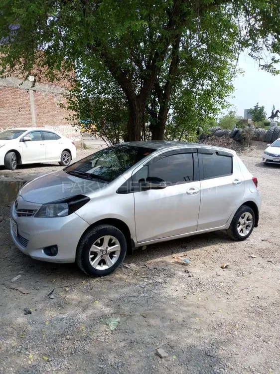 Toyota Vitz 2012 for Sale in Bannu Image-1