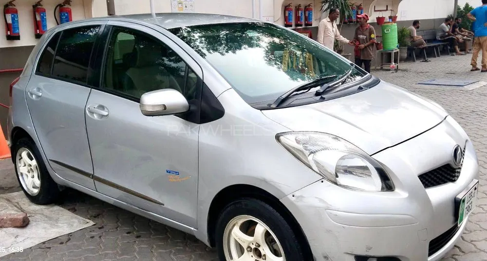 Toyota Vitz 2009 for Sale in Sambrial Image-1