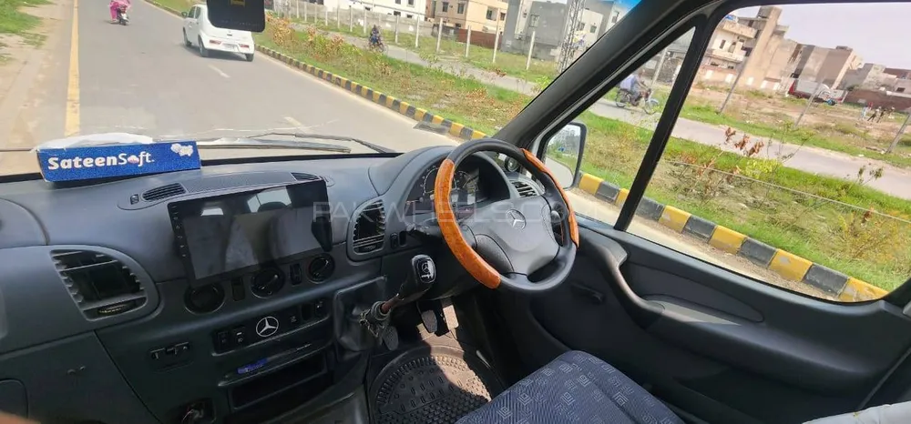 Mercedes Benz Sprinter 2005 for Sale in Lahore Image-1