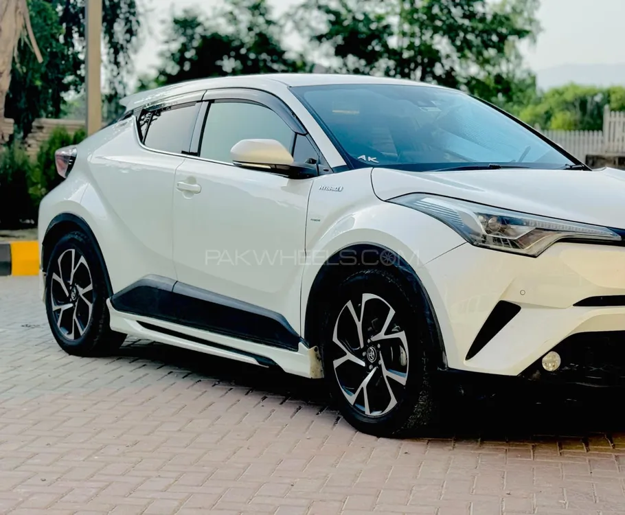 Toyota C-HR 2017 for Sale in Islamabad Image-1