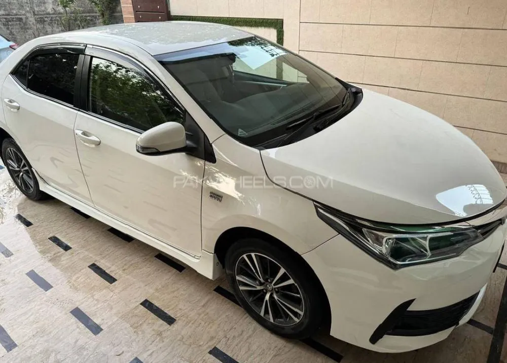 Toyota Corolla 2018 for Sale in Karachi Image-1