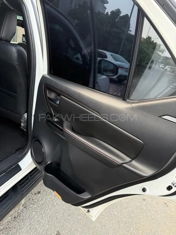 Toyota Fortuner 2024 for Sale in Lahore Toyota Fortuner 2024 for Sale in Lahore Image-9