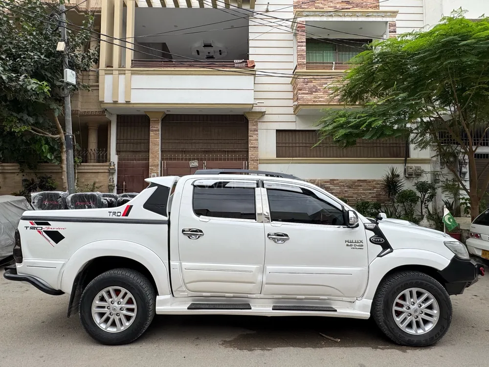 Toyota Hilux 2013 for Sale in Karachi Image-1