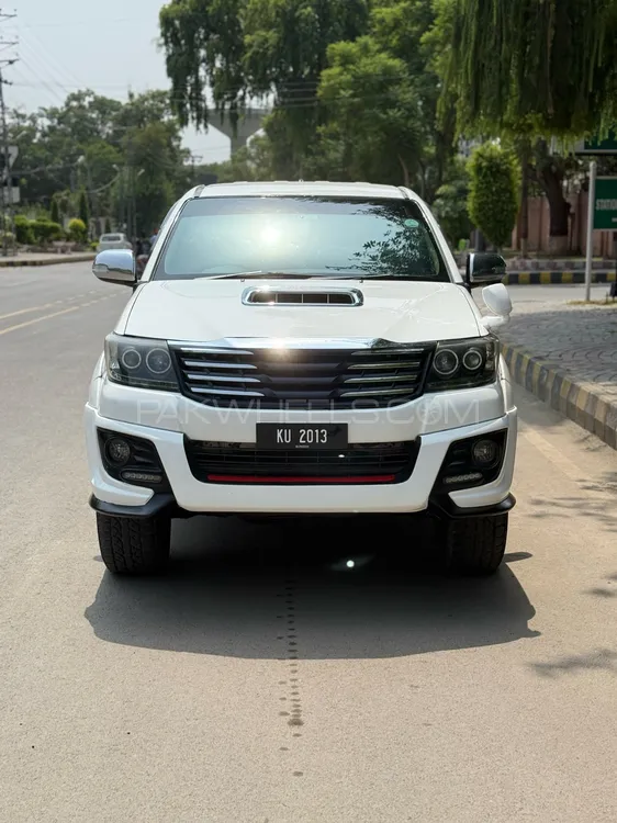 Toyota Hilux 2011 for Sale in Peshawar Image-1