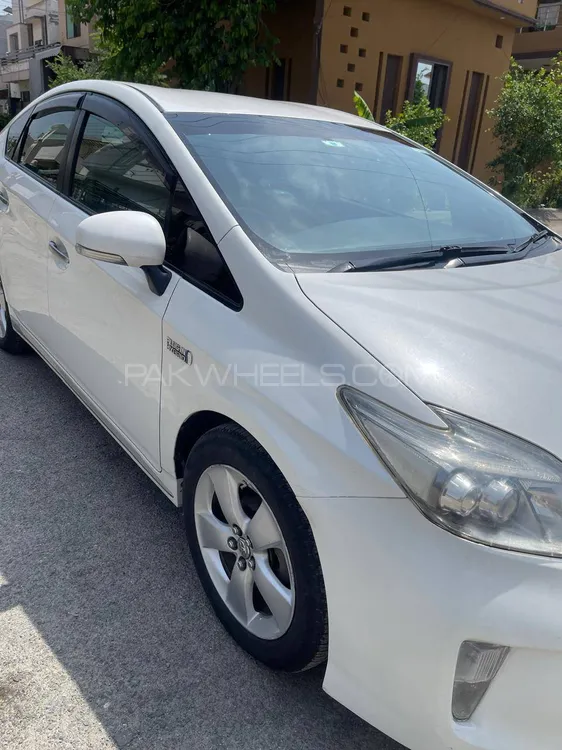 Toyota Prius 2017 for Sale in Islamabad Image-1