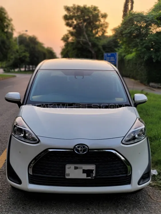 Toyota Sienta 2019 for Sale in Islamabad Image-1