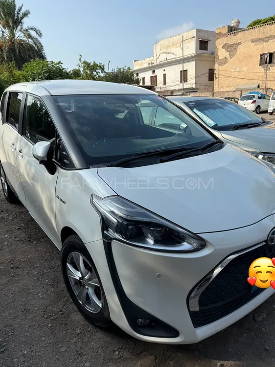 Toyota Sienta 2019 for Sale in Peshawar Image-1