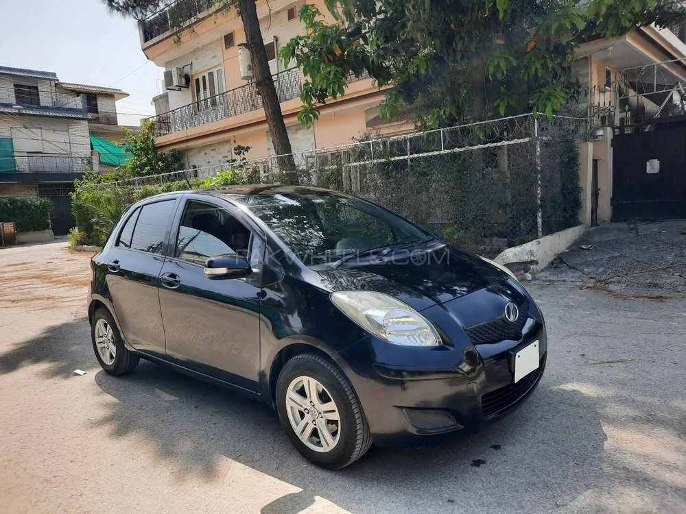 Toyota Vitz 2010 for Sale in Islamabad Image-1