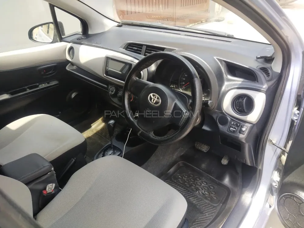 Toyota Vitz 2011 for Sale in Bannu Image-1