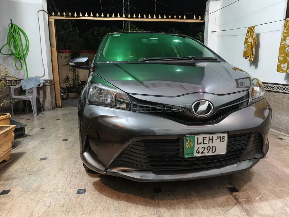 Toyota Vitz 2015 for Sale in Sialkot Image-1