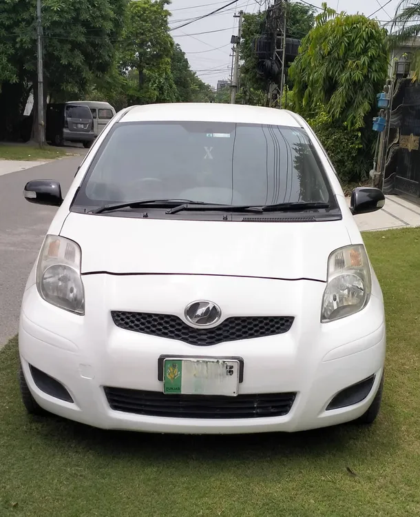 Toyota Vitz 2010 for Sale in Lahore Image-1