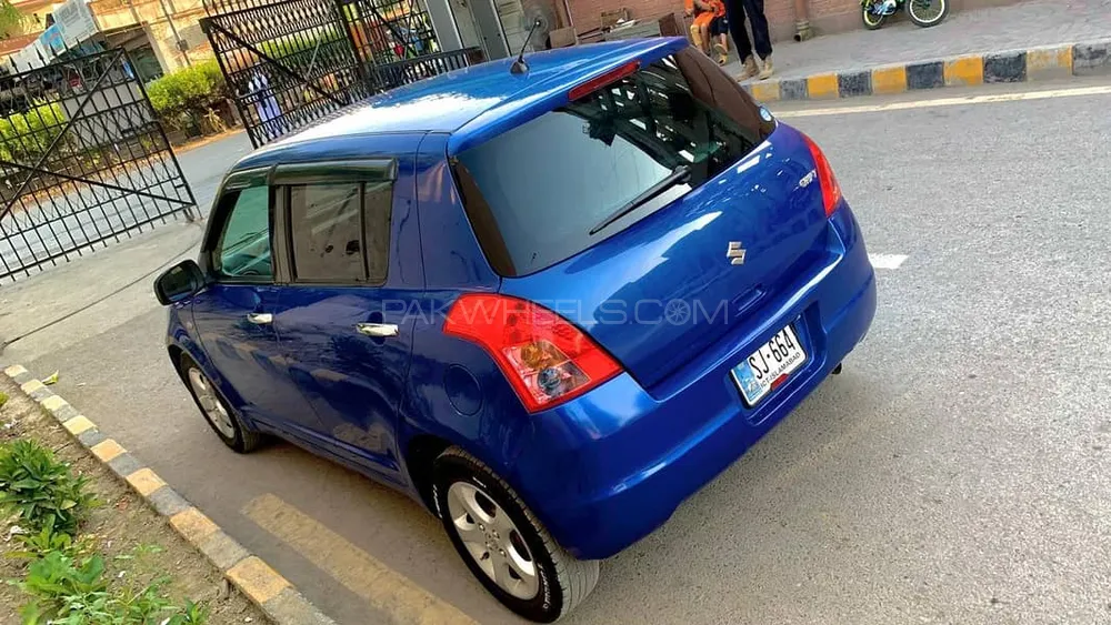 Suzuki Swift 2005 for Sale in Peshawar Image-1