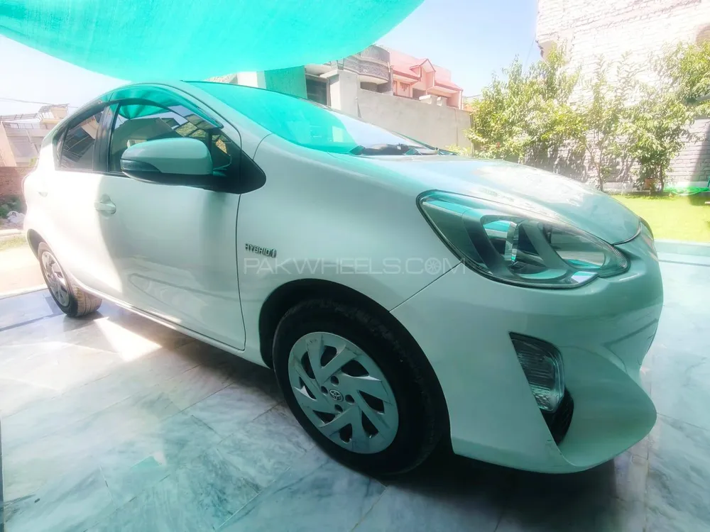 Toyota Aqua 2015 for Sale in Peshawar Image-1