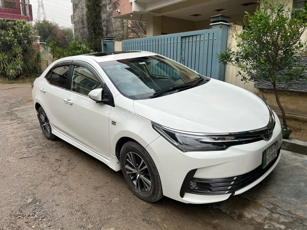 Toyota Corolla 2017 for Sale in Islamabad Image-1