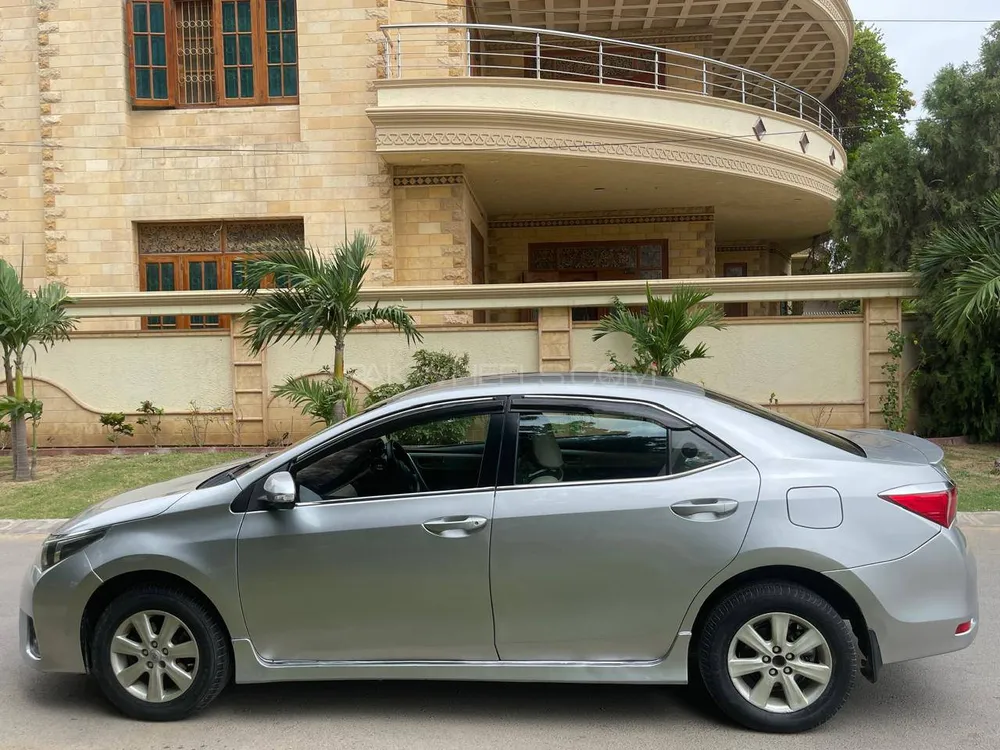 Toyota Corolla 2015 for Sale in Karachi Image-1