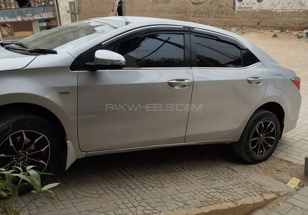 Toyota Corolla 2017 for Sale in Karachi Image-1