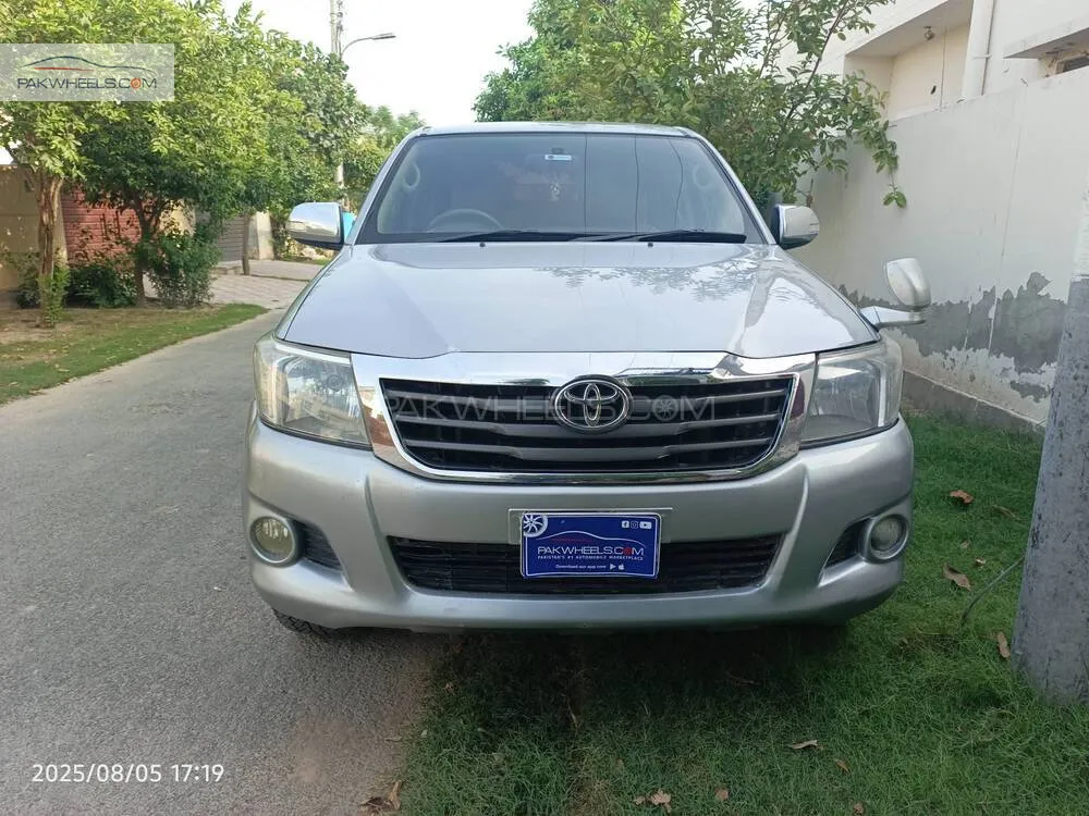 Toyota Hilux 2013 for Sale in Multan Image-1