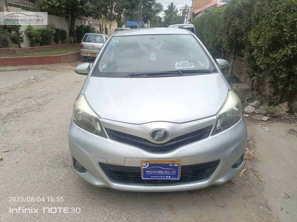 Toyota Vitz 2012 for Sale in Karachi Image-1