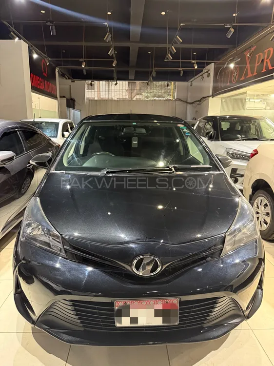 Toyota Vitz 2014 for Sale in Karachi Image-1
