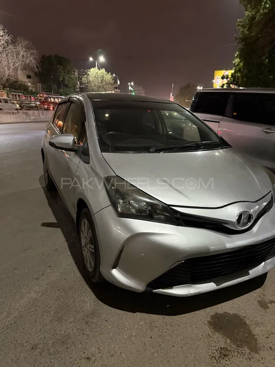 Toyota Vitz 2015 for Sale in Karachi Image-1