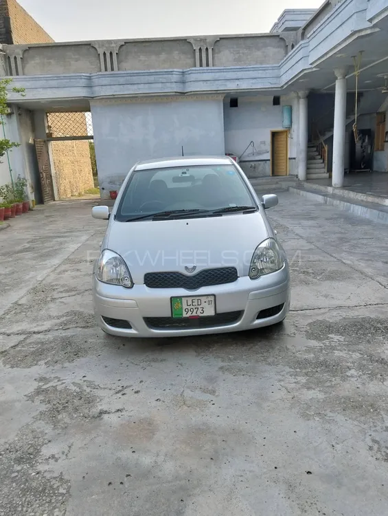 Toyota Vitz 2004 for Sale in Charsadda Image-1