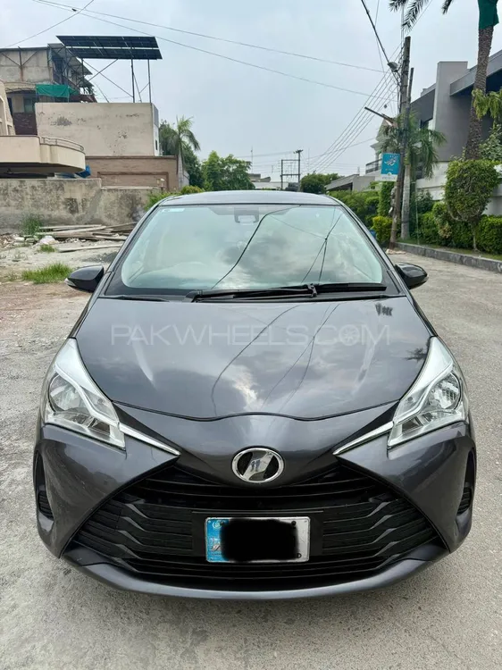 Toyota Vitz 2017 for Sale in Faisalabad Image-1