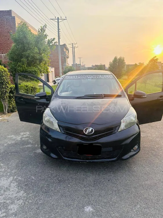 Toyota Vitz 2012 for Sale in Gujranwala Image-1