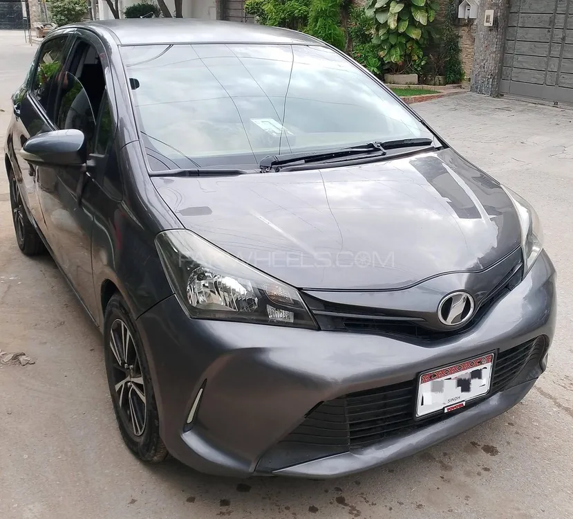 Toyota Vitz 2014 for Sale in Karachi Image-1