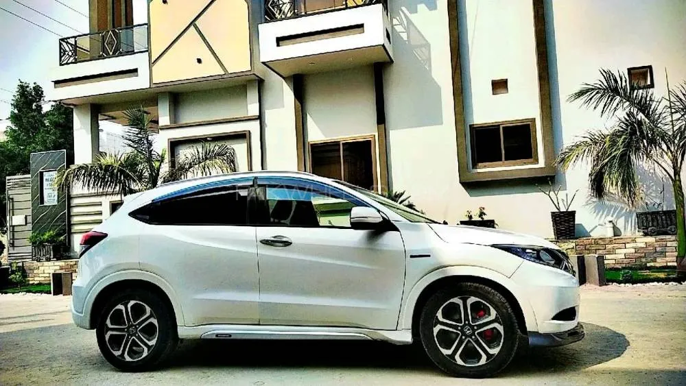 Honda Vezel 2014 for Sale in Karachi Image-1