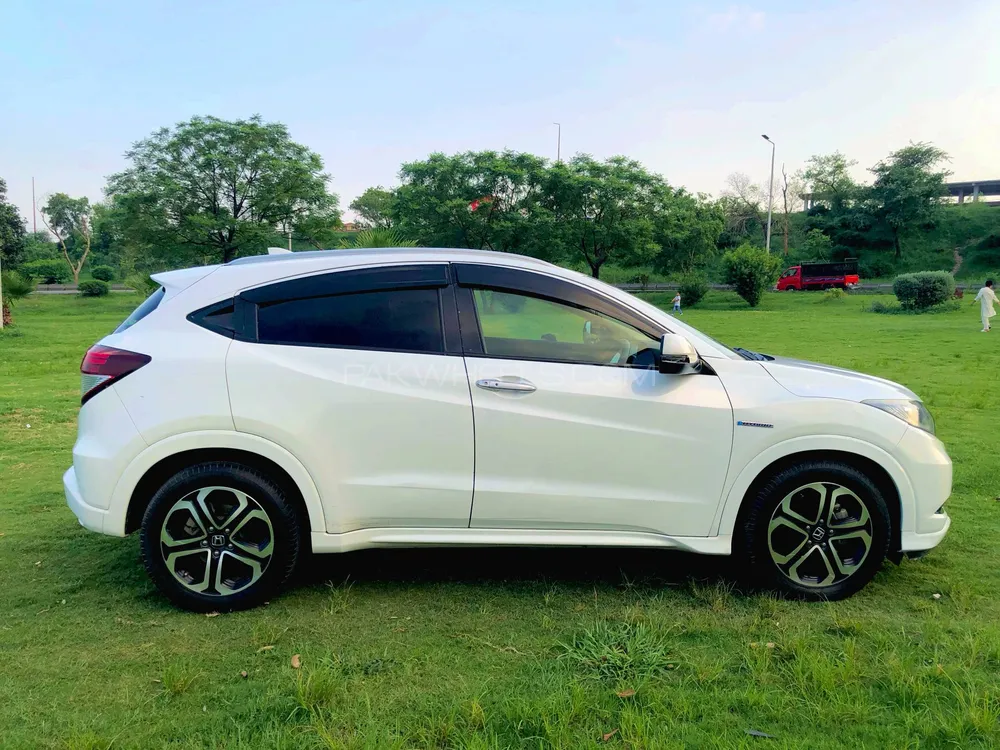 Honda Vezel 2015 for Sale in Islamabad Image-1