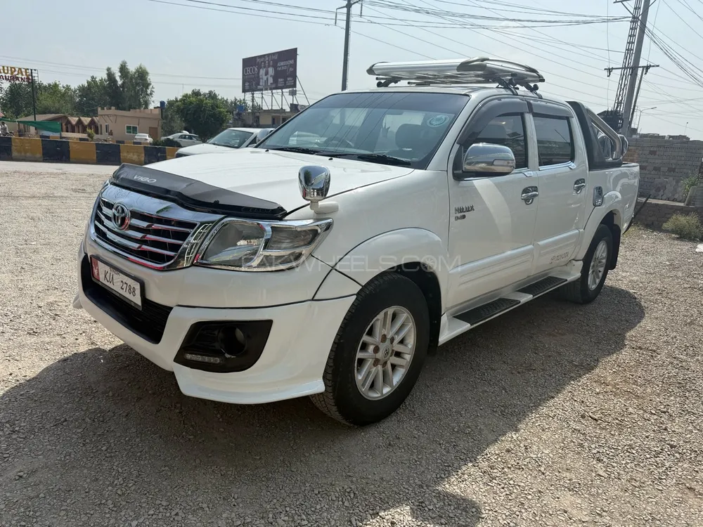 Toyota Hilux 2015 for Sale in Peshawar Image-1