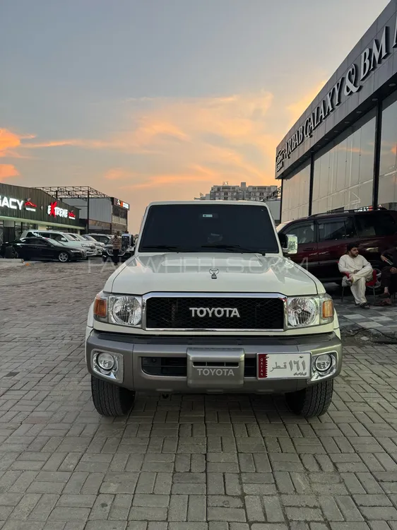Toyota Land Cruiser 2013 for Sale in Islamabad Image-1