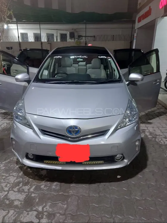 Toyota Prius Alpha 2013 for Sale in Lahore Image-1
