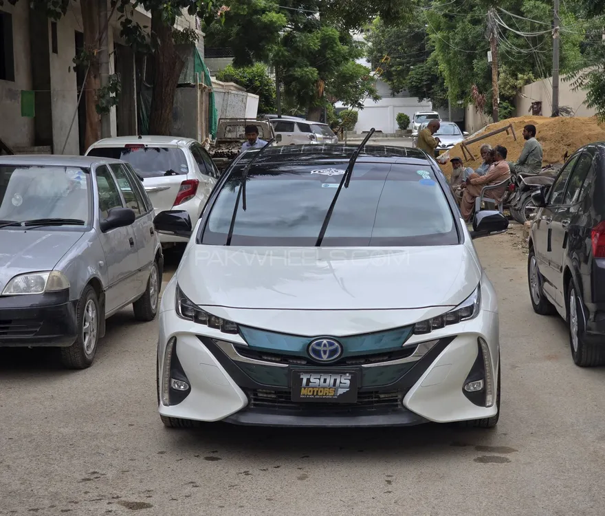 Toyota Prius 2017 for Sale in Karachi Image-1