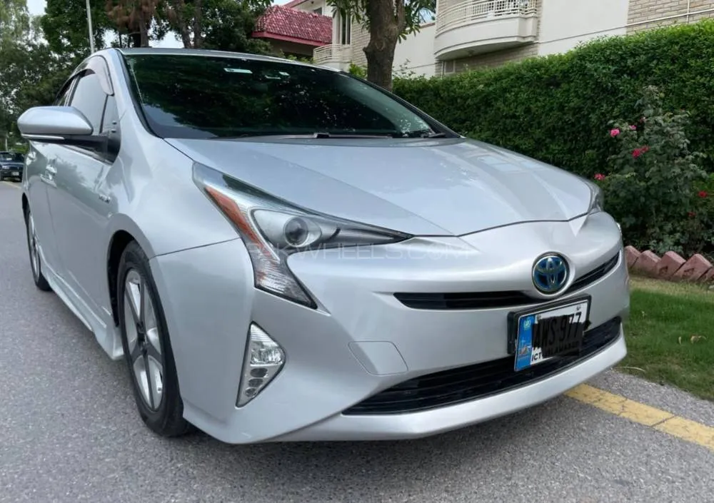 Toyota Prius 2017 for Sale in Islamabad Image-1