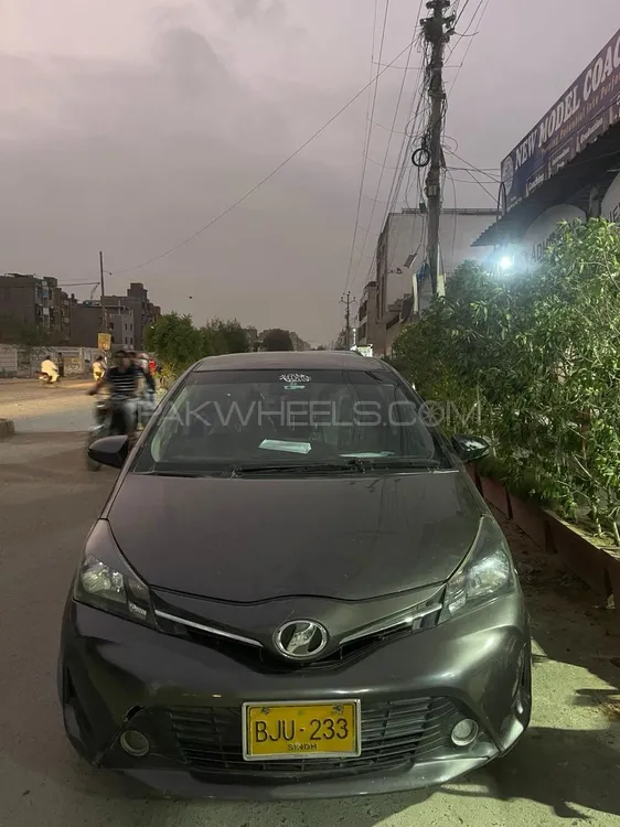 Toyota Vitz 2014 for Sale in Karachi Image-1