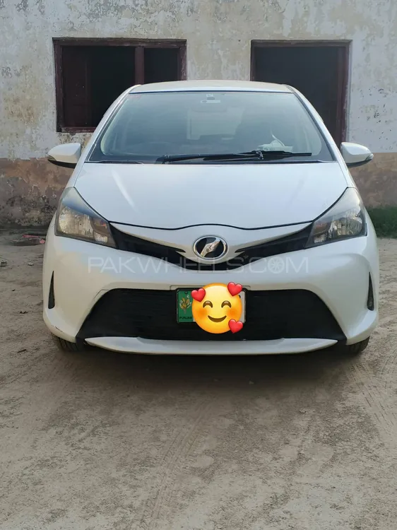 Toyota Vitz 2014 for Sale in Mardan Image-1