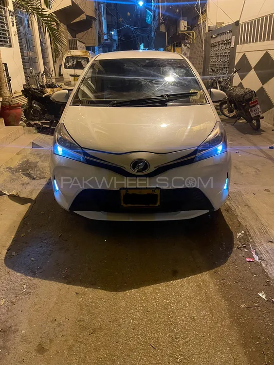 Toyota Vitz 2011 for Sale in Karachi Image-1