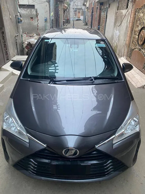Toyota Vitz 2017 for Sale in Lahore Image-1