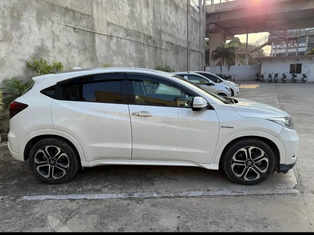 Honda Vezel 2015 for Sale in Rawalpindi Image-1