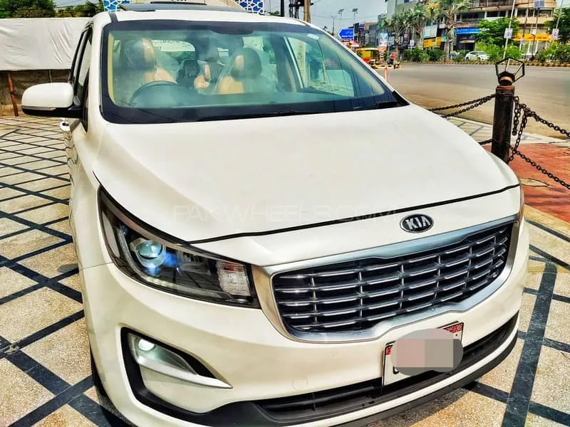 KIA Carnival 2018 for Sale in Lahore Image-1